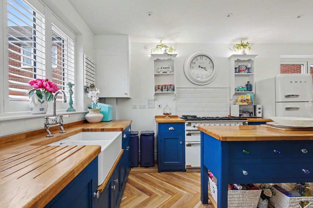 Property photo 1 of 24