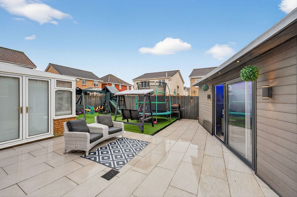 Property photo 3 of 27