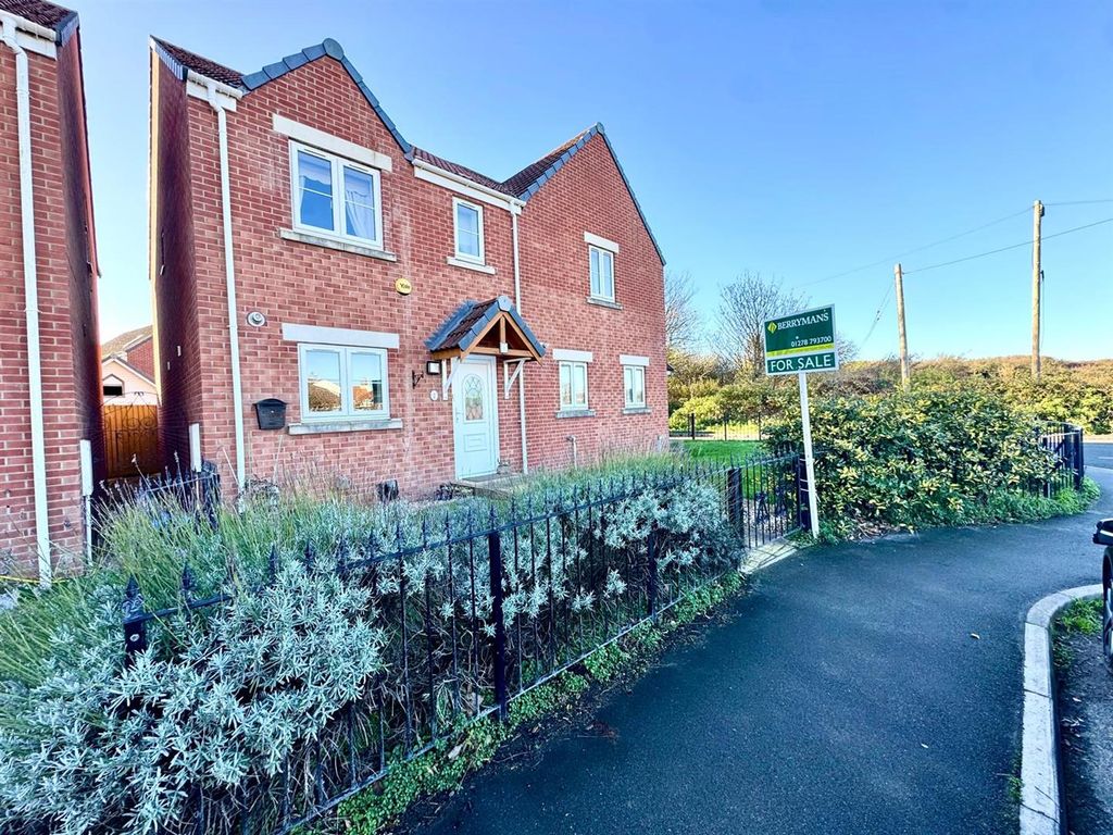 Property photo 1 of 15 Tree Front.Jpeg