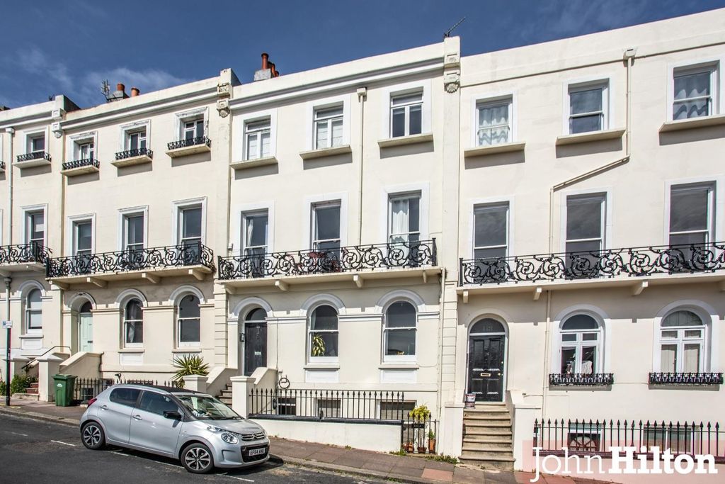 Property photo 1 of 15 Roundhill Crescent-3.Jpg