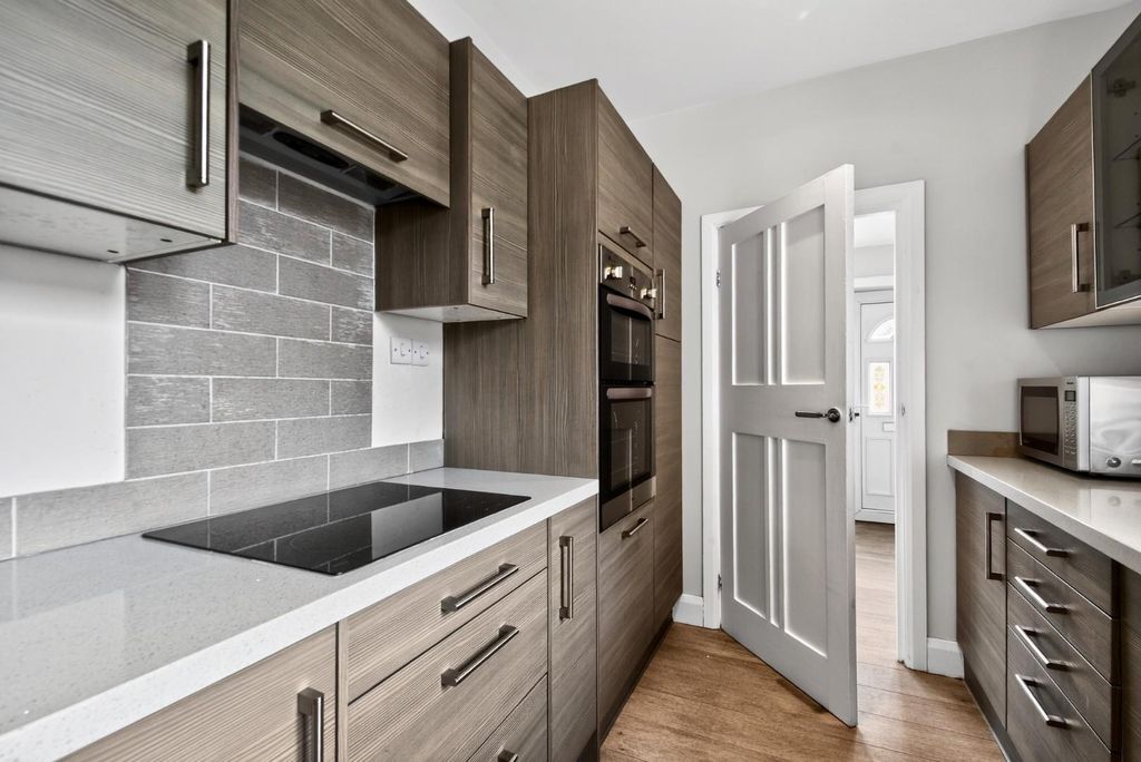 Property photo 2 of 16 Flat2-23Ariponrd-21.Jpg