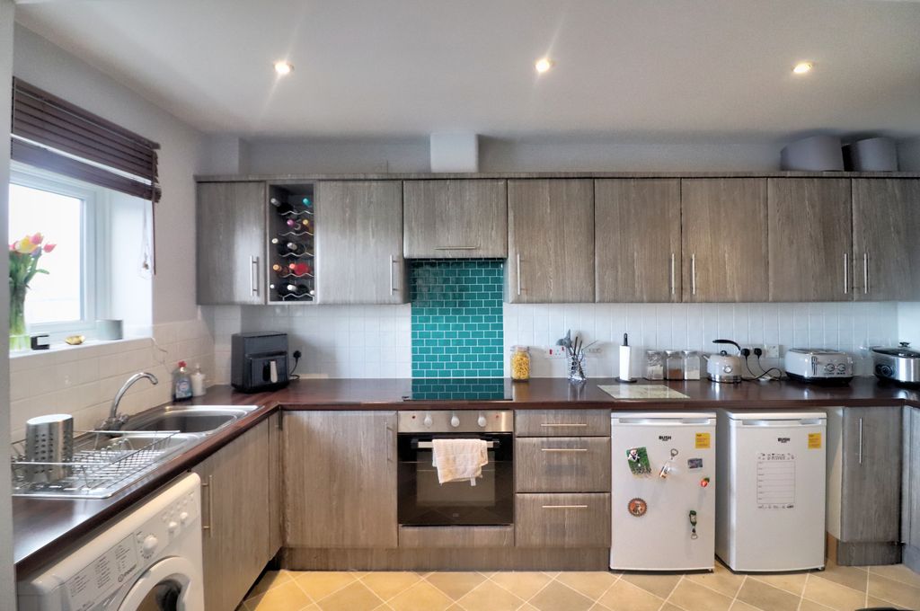 Property photo 2 of 9 Kitchen