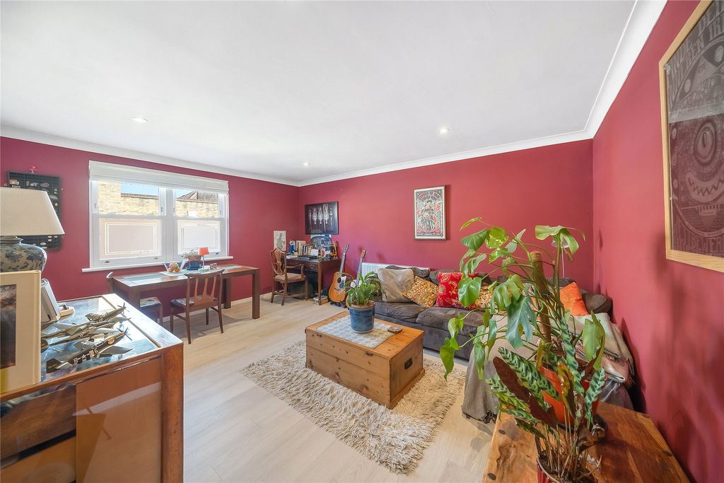 Property photo 2 of 6 Reception