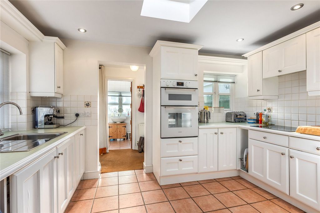 Property photo 2 of 12 Kitchen