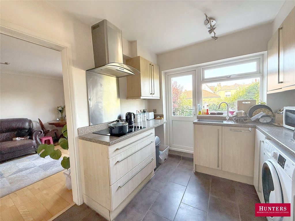 Property photo 3 of 12 Picture No. 30