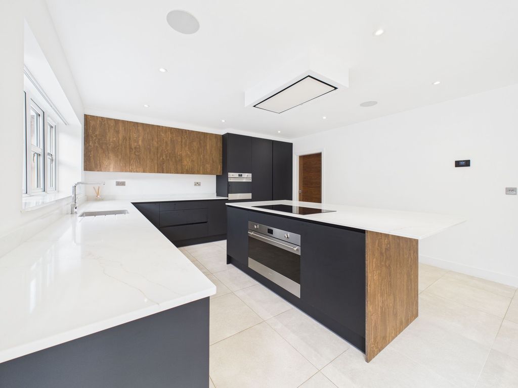 Property photo 3 of 29 Kitchen Area