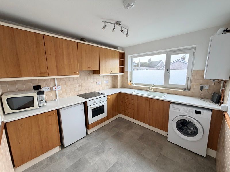 Property photo 3 of 6 Kitchen