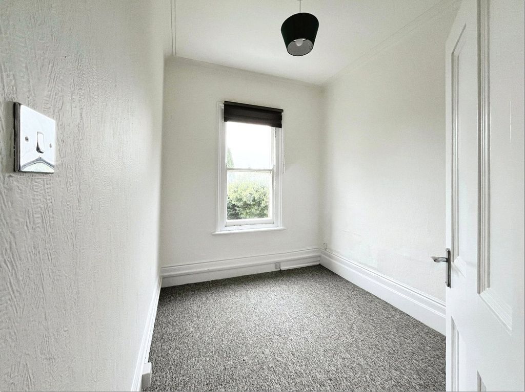 Property photo 3 of 8 Bedroom