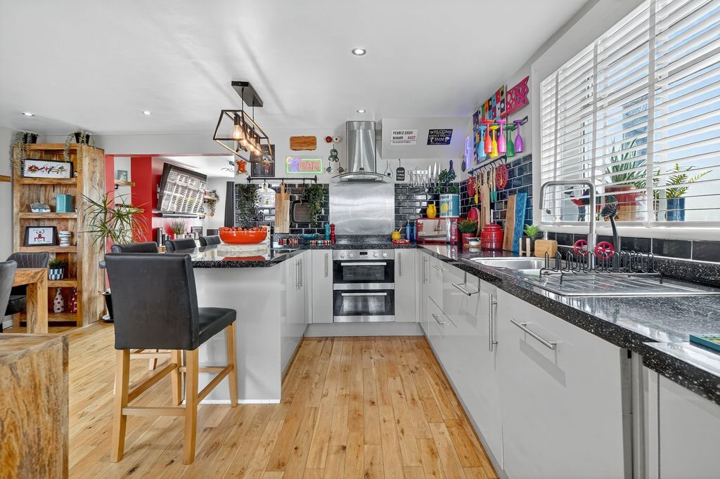 Property photo 3 of 29