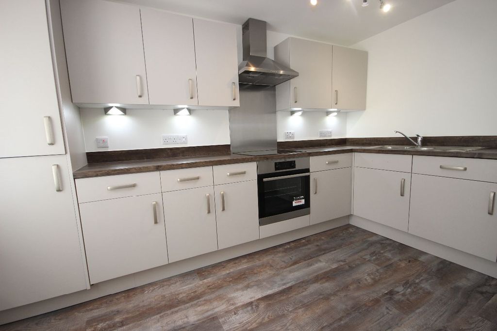 Property photo 2 of 8 Kitchen
