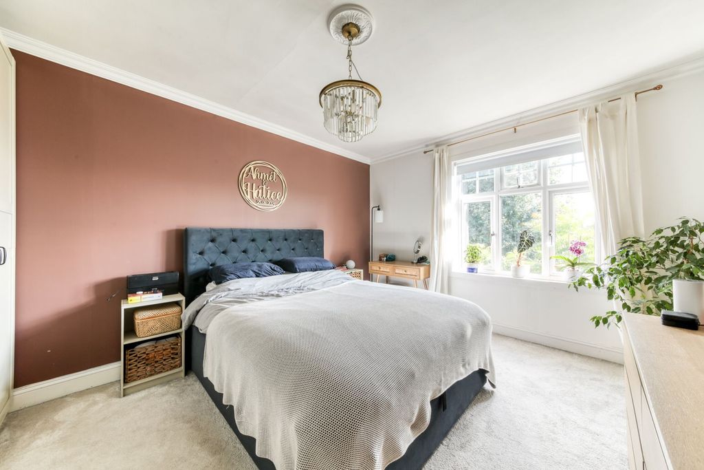 Property photo 3 of 6 Master Bedroom