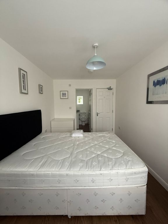 Property photo 2 of 8 Room 7 Pic 2