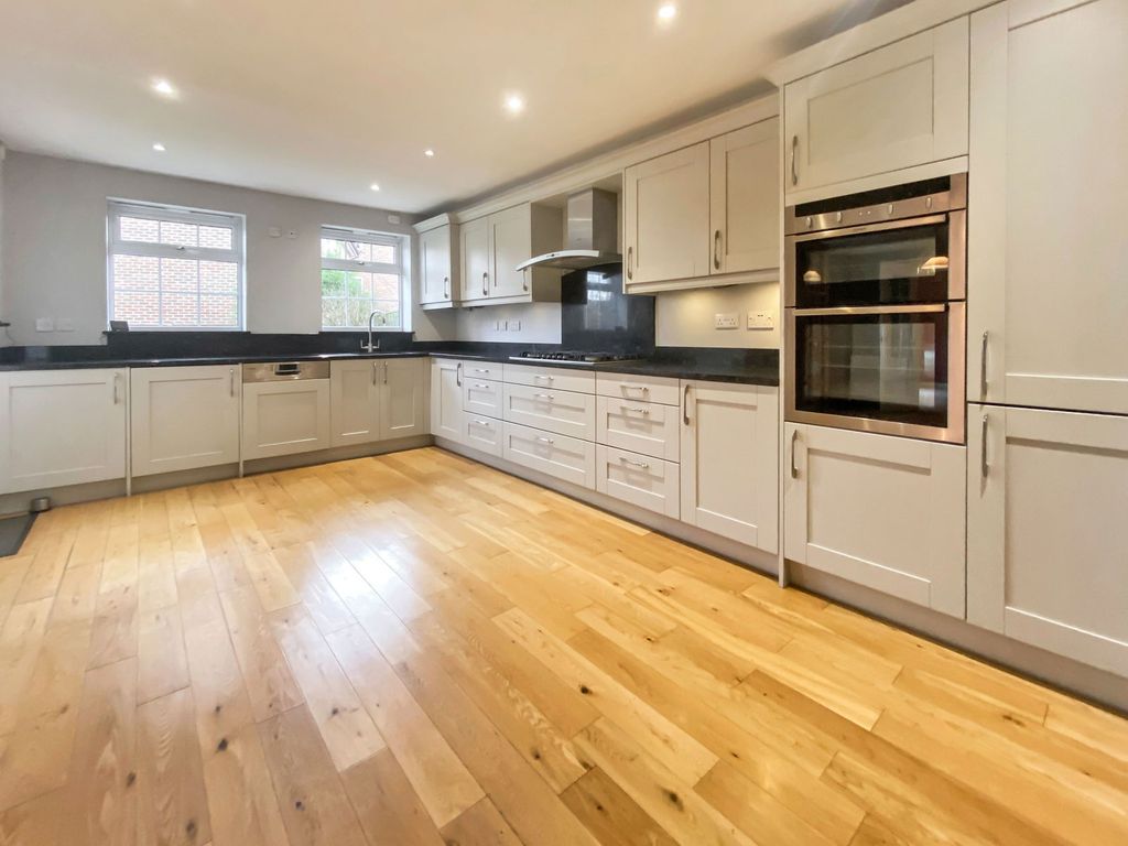 Property photo 3 of 28