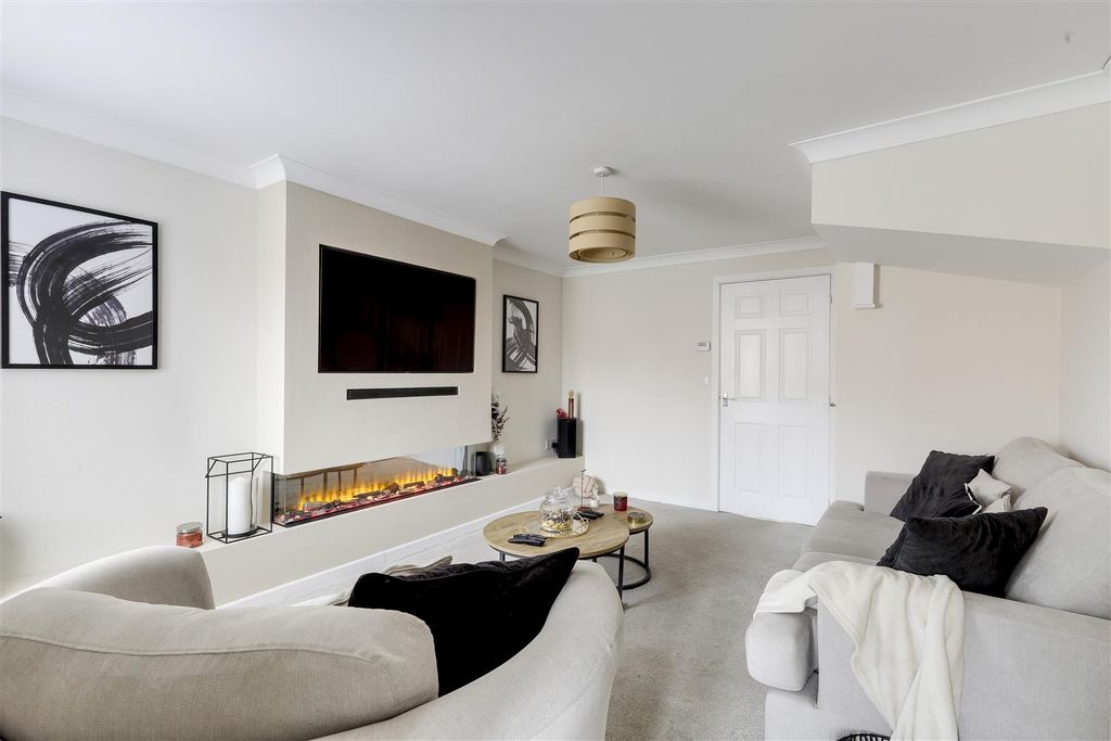 Property photo 2 of 20 3821.Jpg