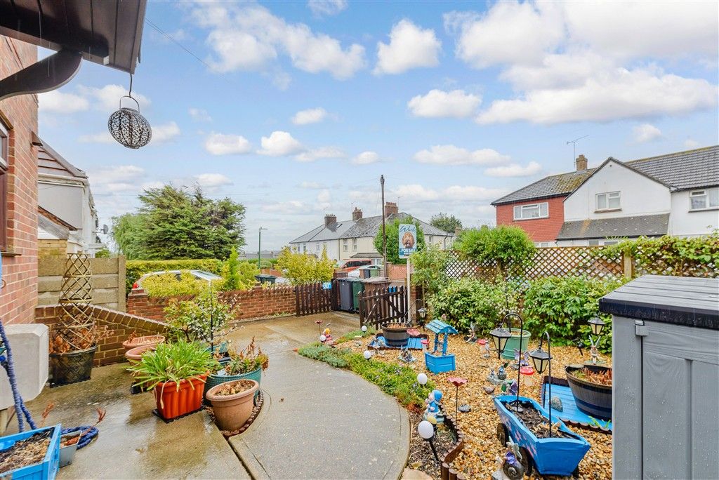 Property photo 1 of 14 Front Garden