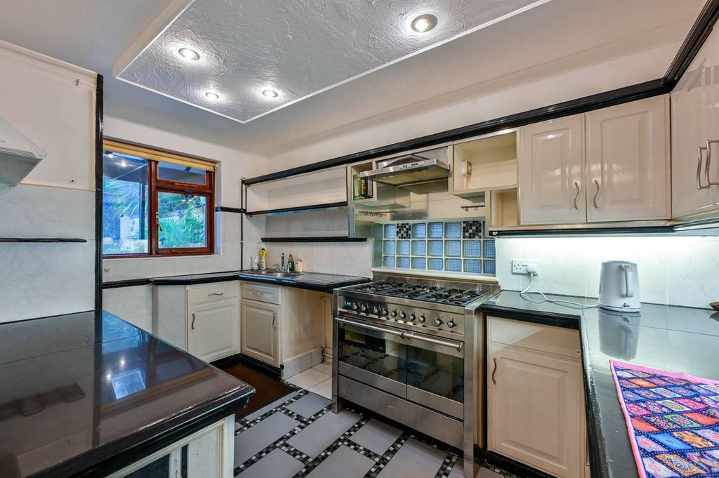 Property photo 1 of 24