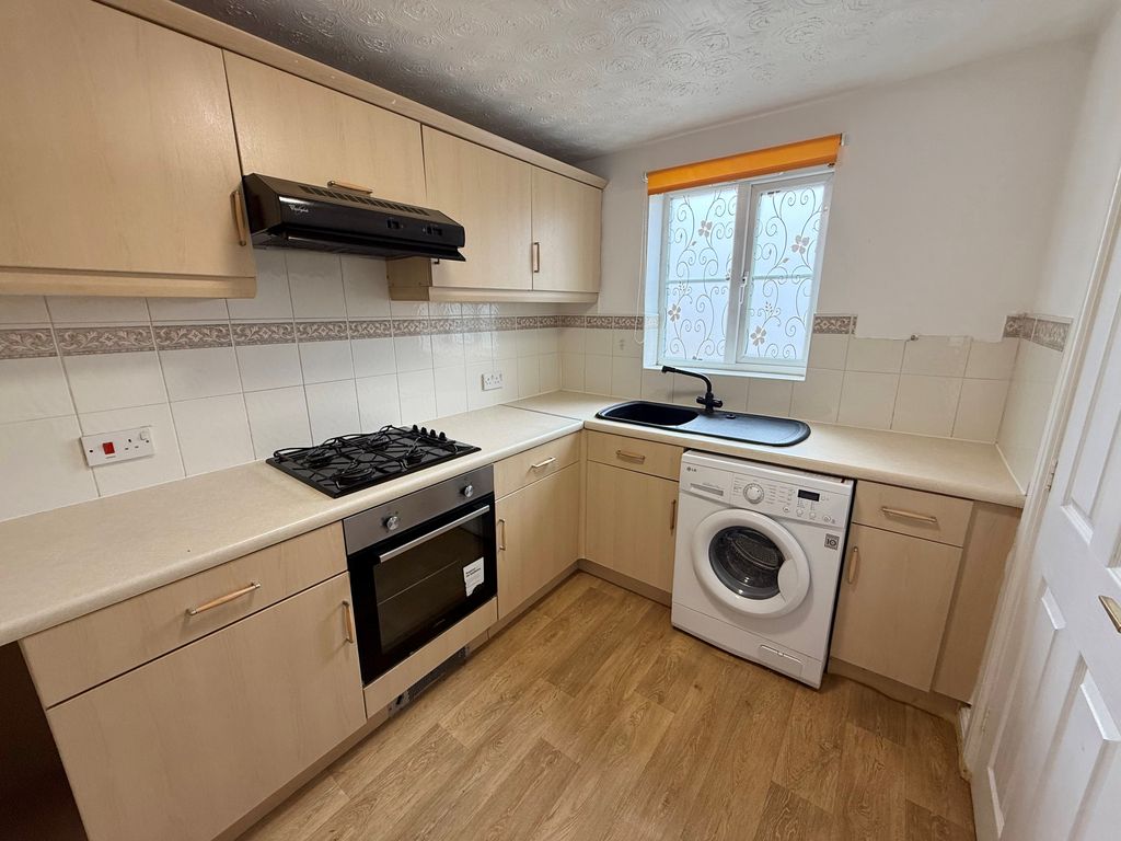 Property photo 2 of 8 Kitchen 1