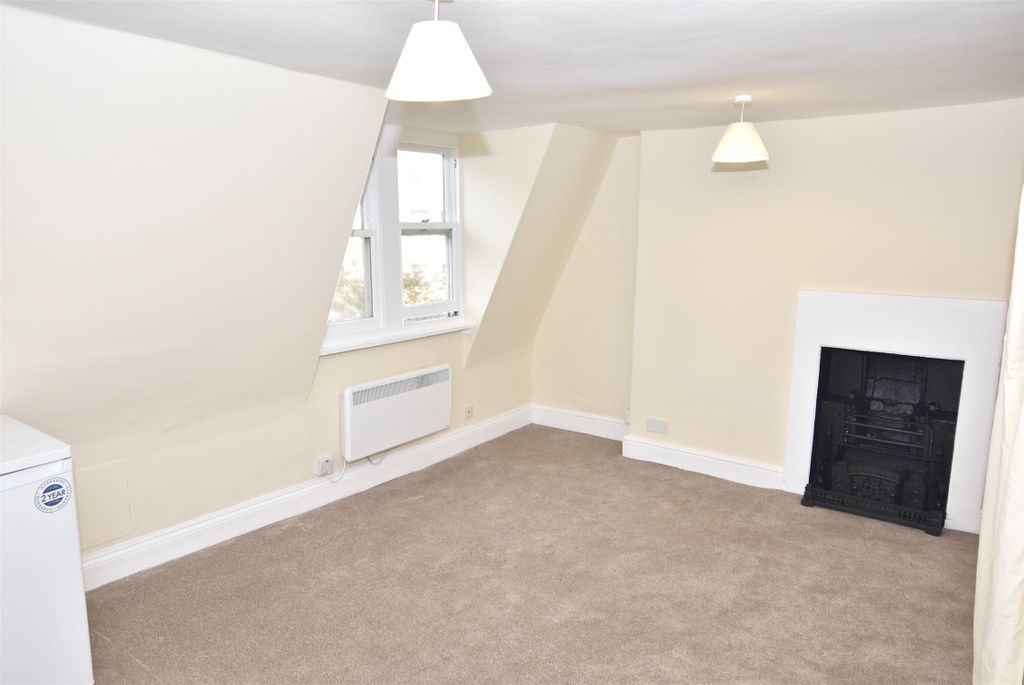 Property photo 2 of 8 Sitting Room