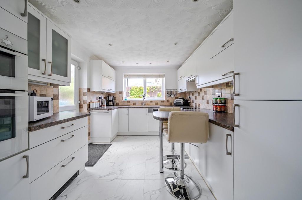 Property photo 3 of 25