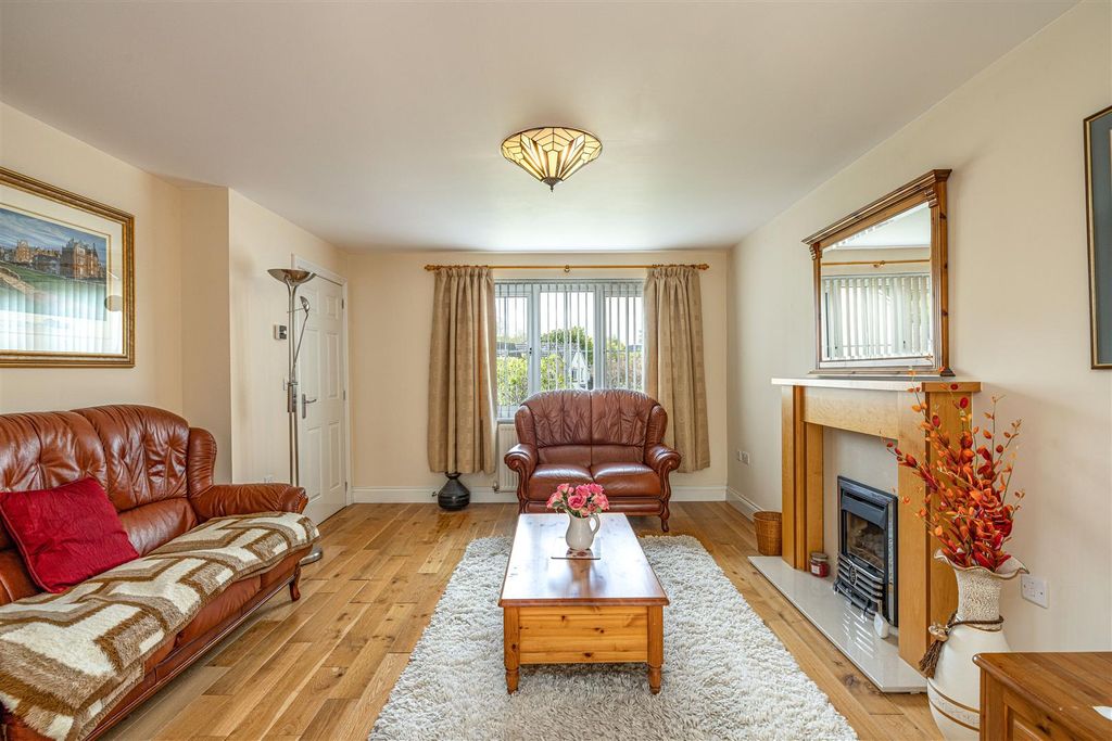 Property photo 3 of 38 21 The Beeches Tweedbank 21.Jpg