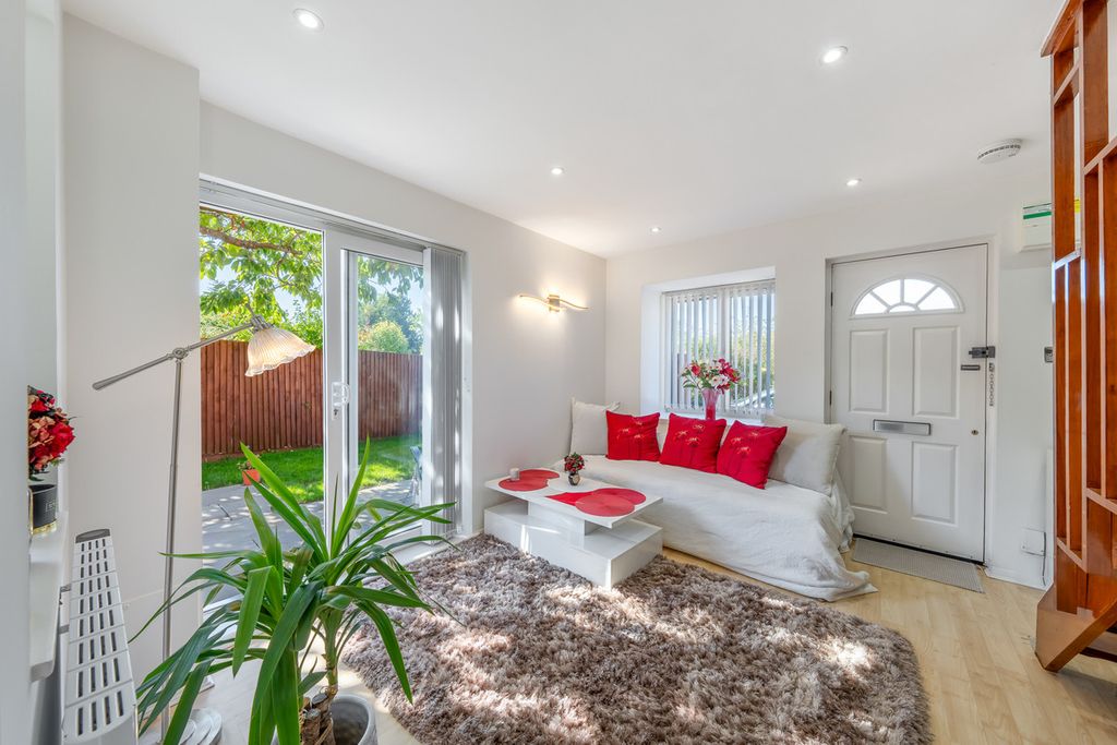 Property photo 1 of 18
