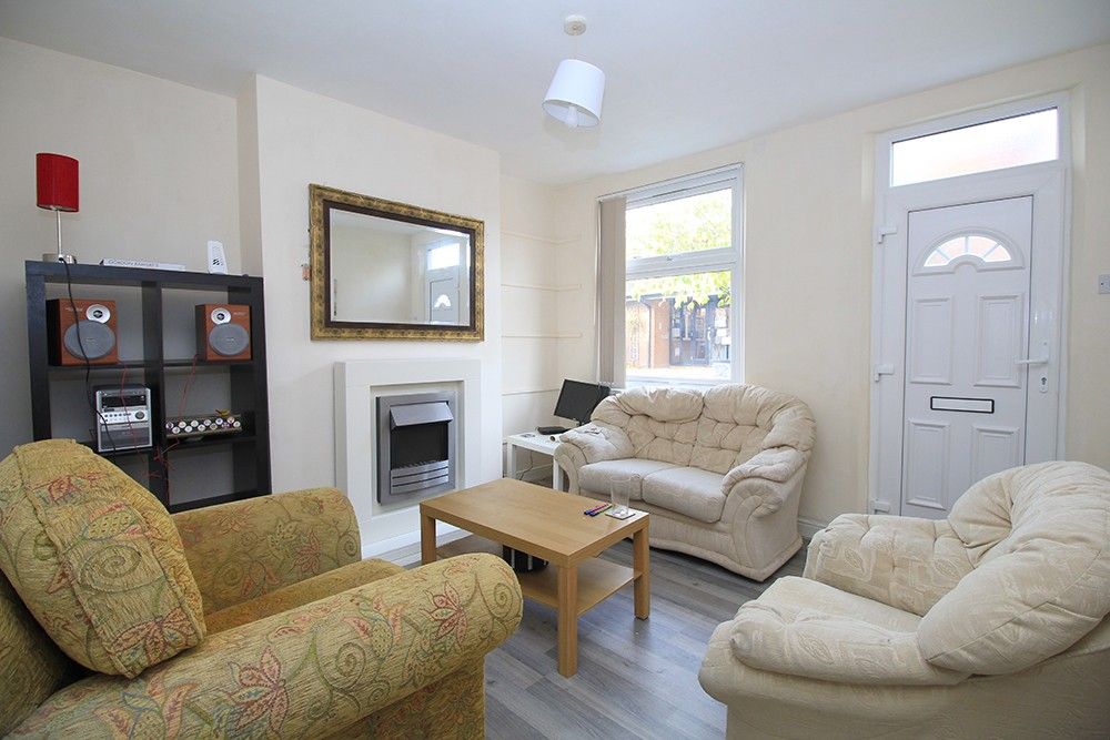 Property photo 3 of 11 Lounge