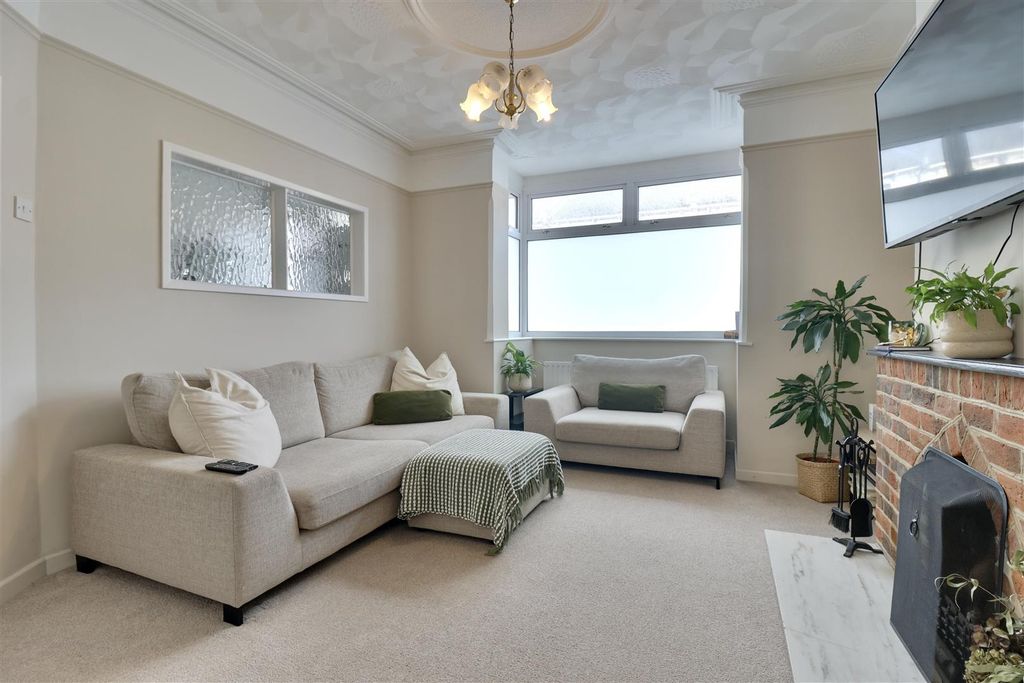 Property photo 2 of 18 41CD123C-6E30-440C-8Aef-BA9E4717067B_1_201_A.Jpeg