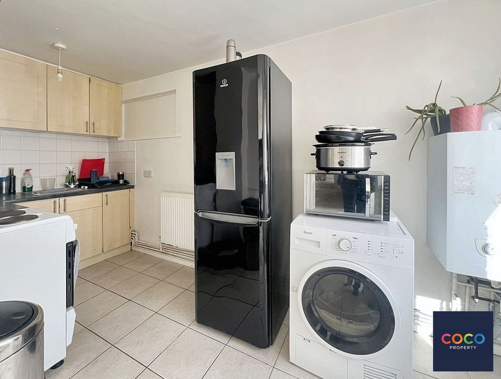 Property photo 3 of 9 Kitchen