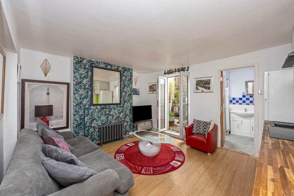 Property photo 3 of 9 Photo 3