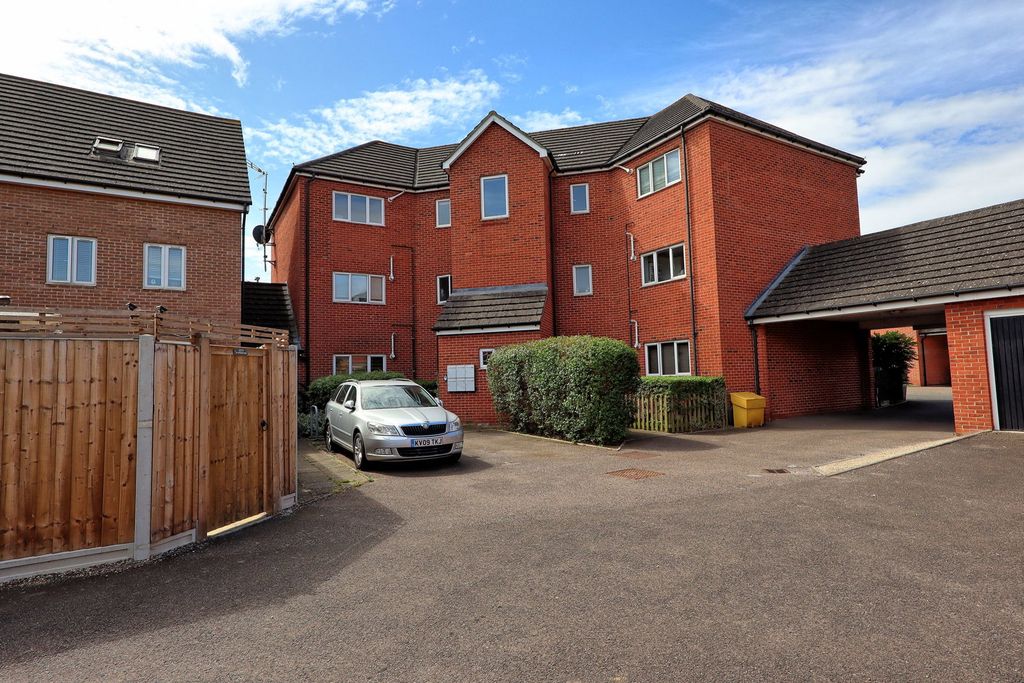 Property photo 1 of 18