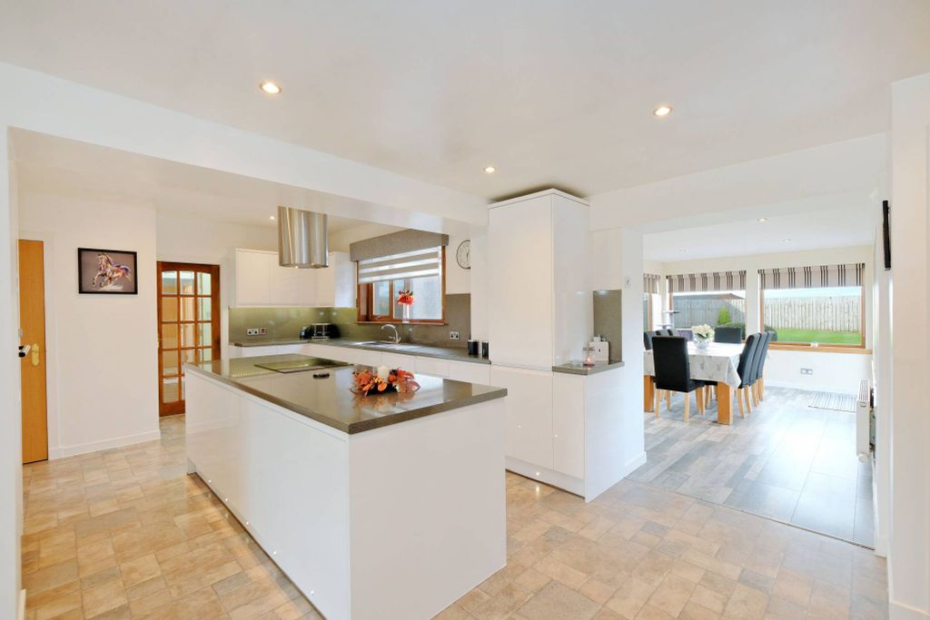 Property photo 1 of 30