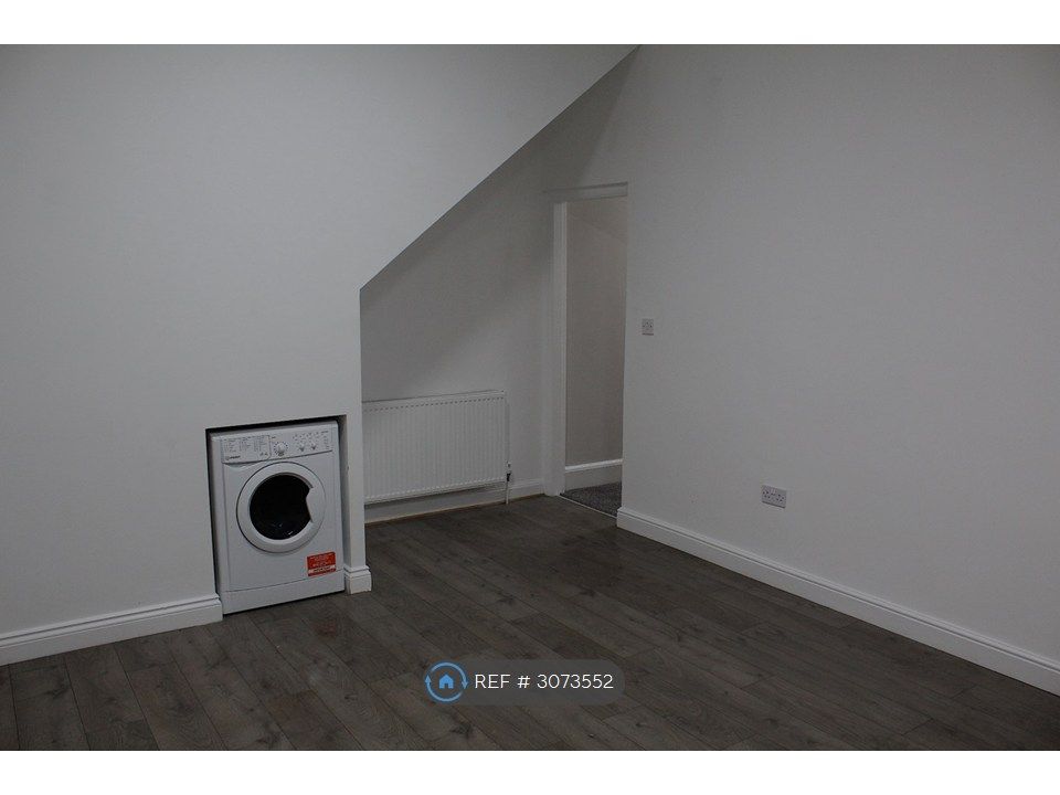 Property photo 3 of 16 Kitchen / Living Room