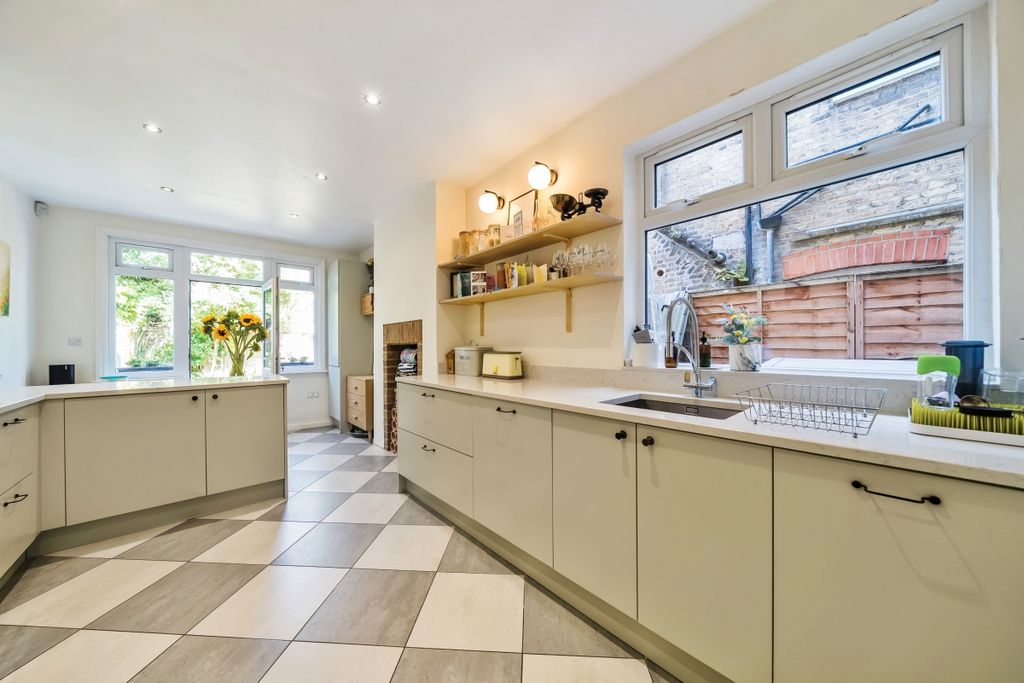 Property photo 3 of 20 1318039-12-686d48...