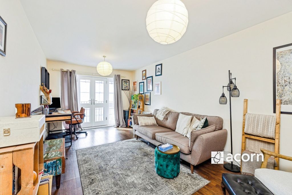 Property photo 1 of 13 Living Room (3)