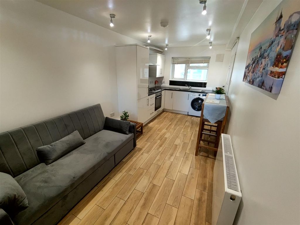 Property photo 2 of 21 Image