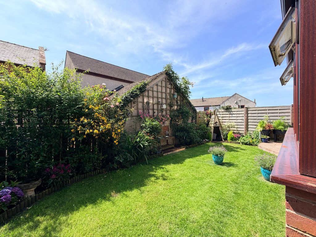 Property photo 3 of 18