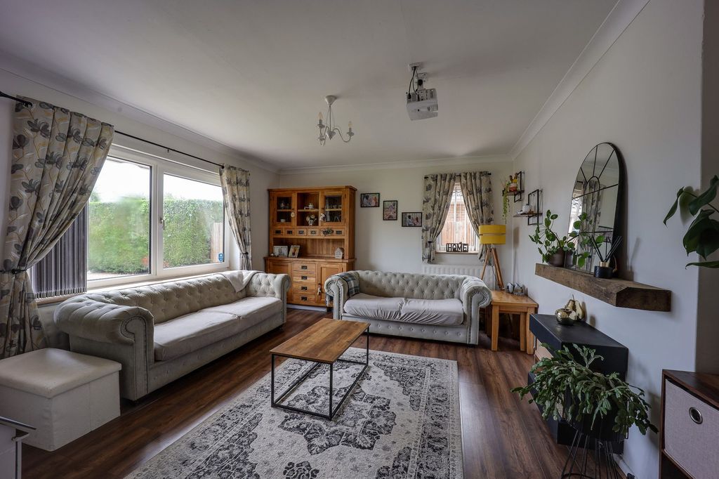 Property photo 2 of 33
