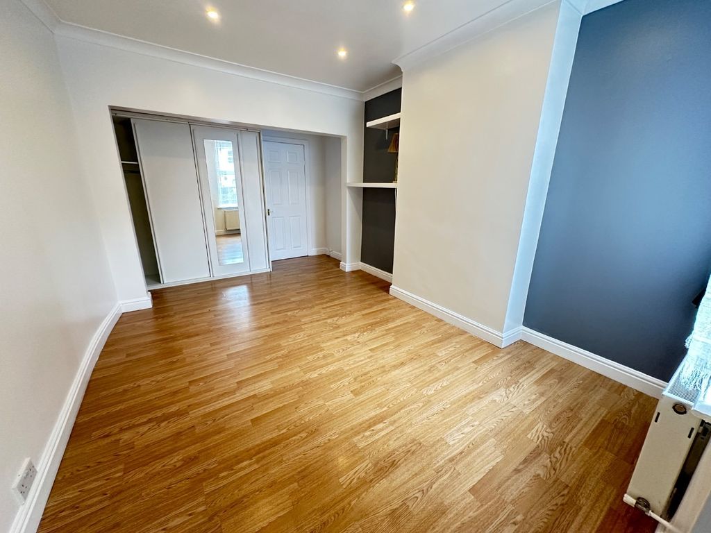 Property photo 3 of 13 4790162