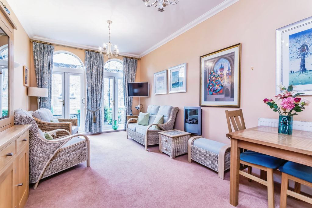 Property photo 1 of 18 Photography