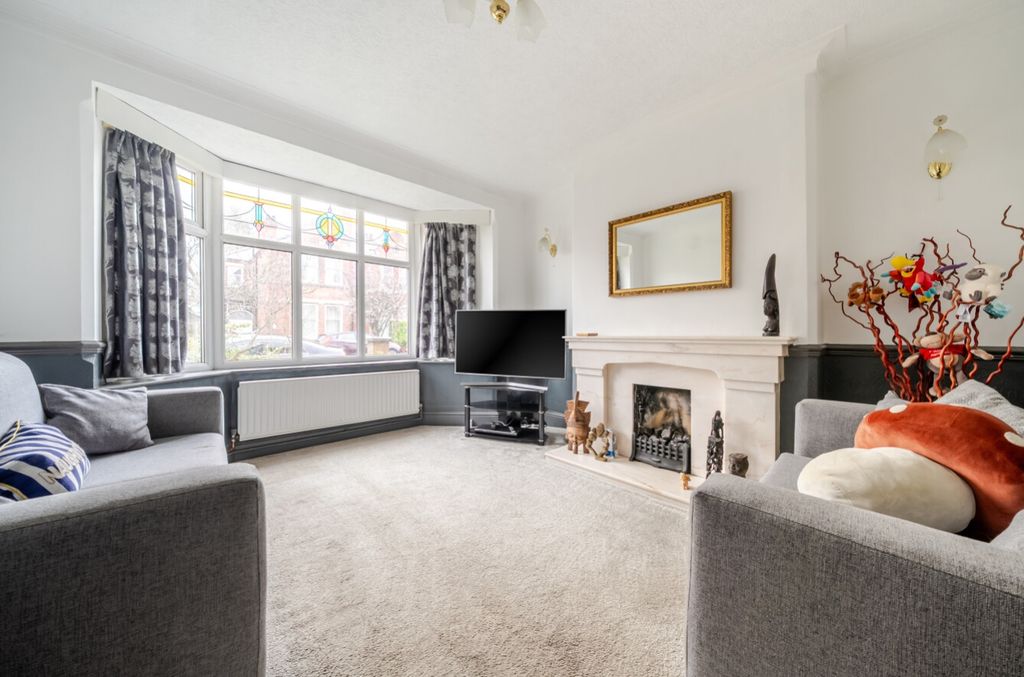 Property photo 2 of 13 1421837-9-69A07A7A2Dbe8