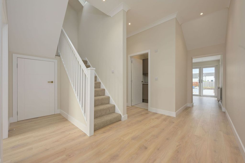 Property photo 3 of 44