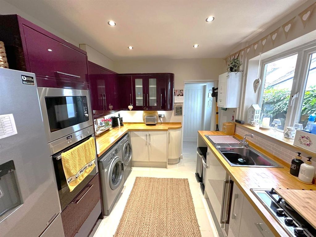 Property photo 3 of 16 Kitchen 1.Jpg