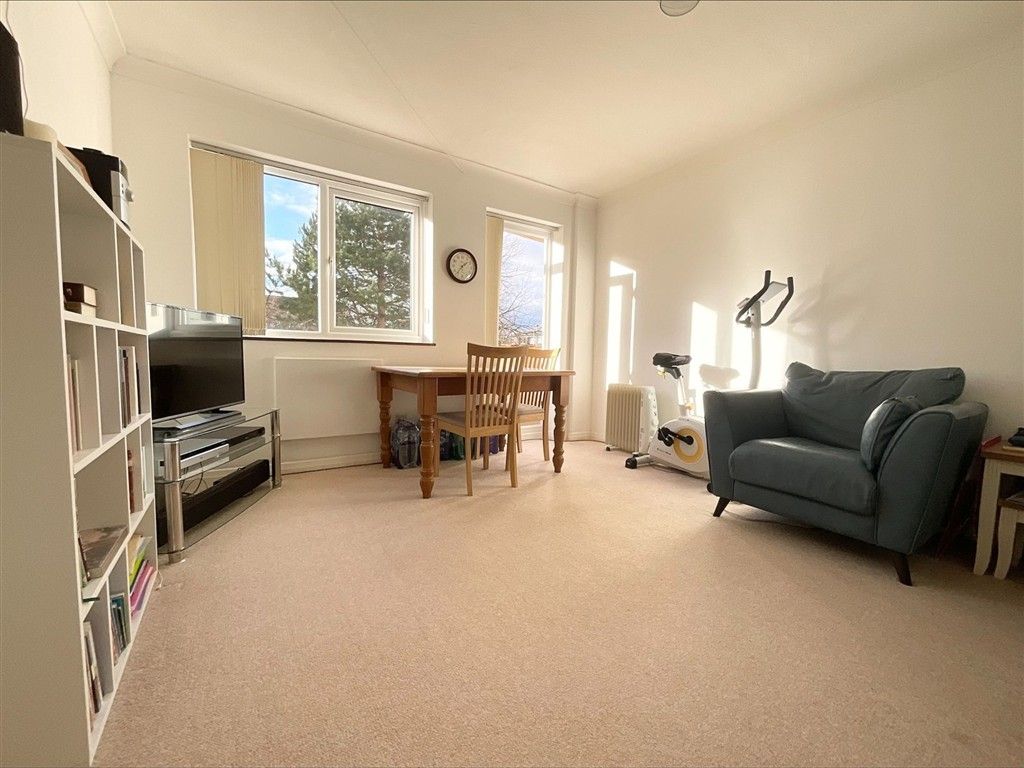 Property photo 2 of 8 Lounge