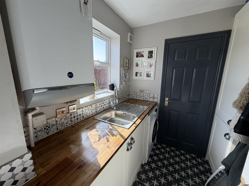 Additional image 7 of 5 bed property for saleNightingale Close, Daventry NN11