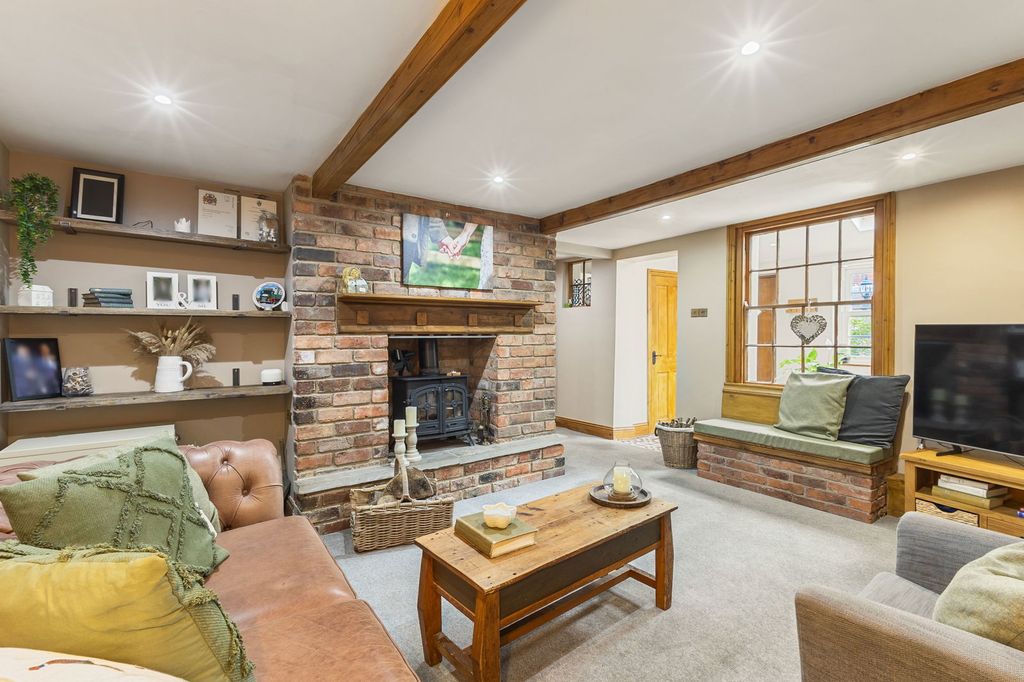 Property photo 2 of 43