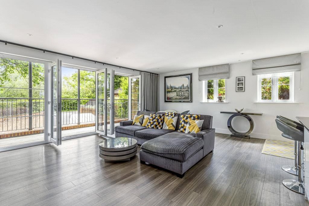 Property photo 2 of 14 Sitting Room/Kitchen