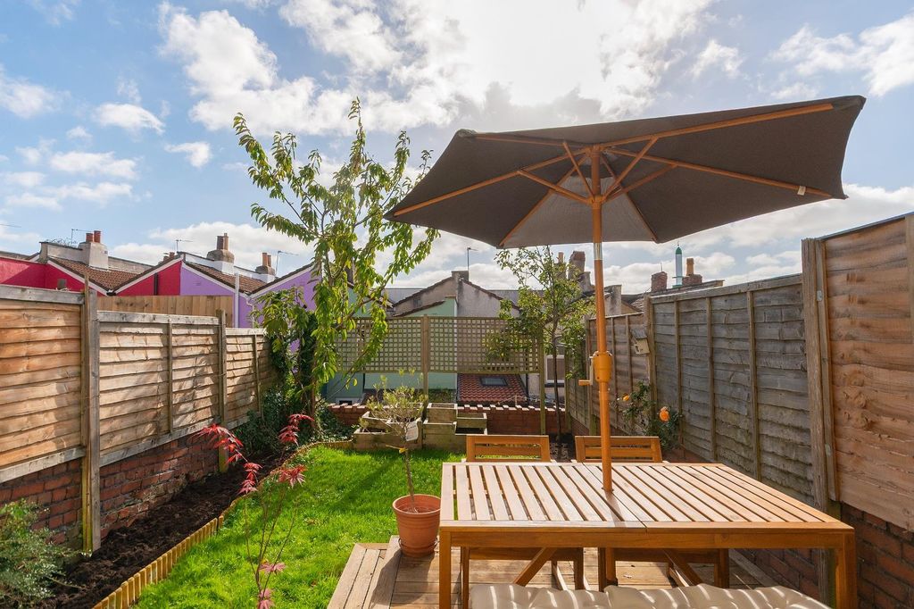 Property photo 3 of 23 G4F8Wstn - External K.Jpg