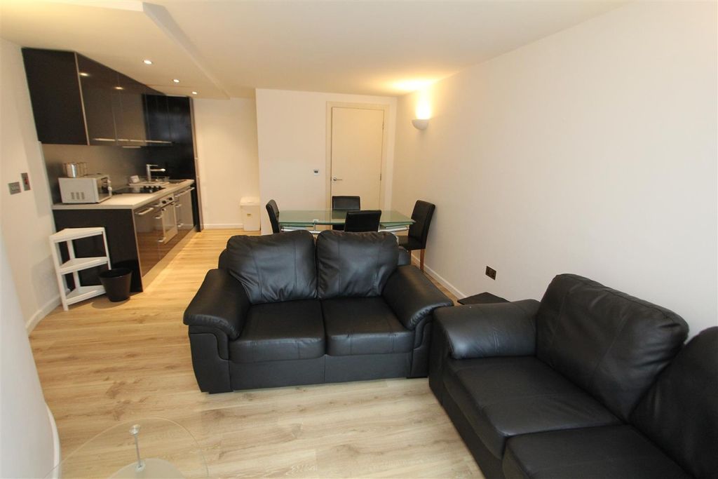 Property photo 1 of 9 Bright Open-Plan Lounge With Leather Sofas...