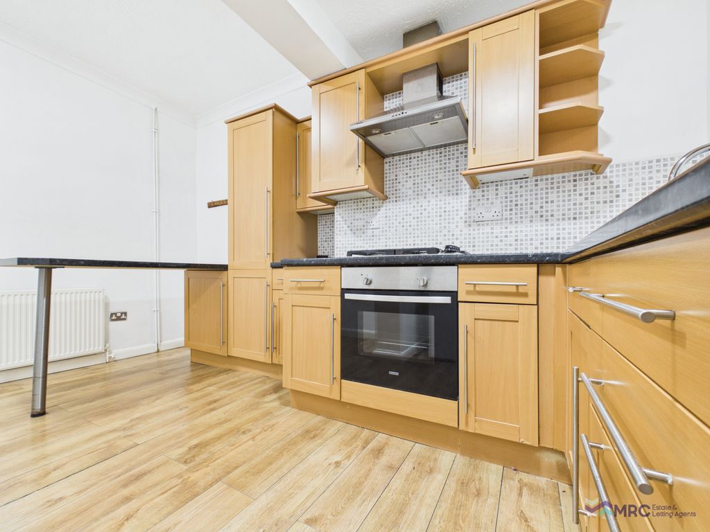 Property photo 3 of 17 Cam04739G0-Pr0303-Still008