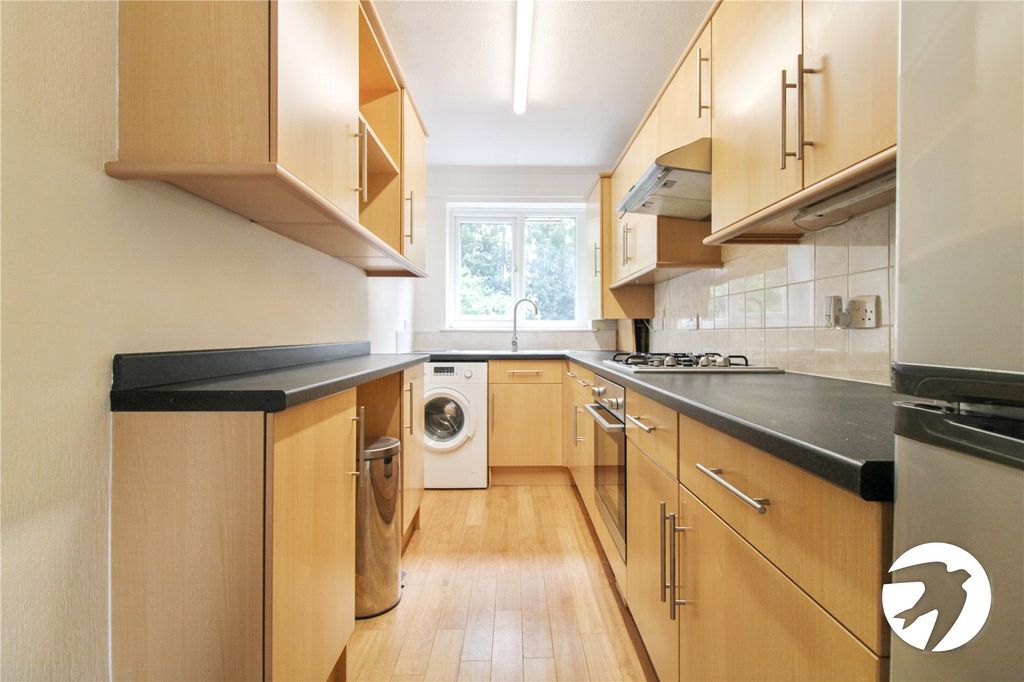 Property photo 2 of 8 Kitchen